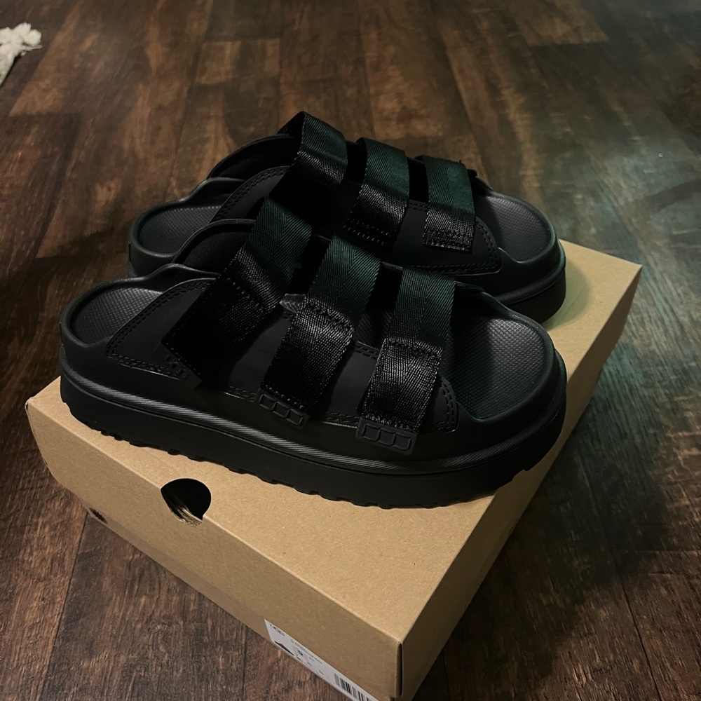 Ugg Goldenglow Sandals Size 9